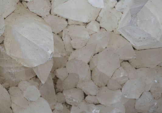 Girasol Quartz: Mythical & Magic Uses — A Practical Guide
