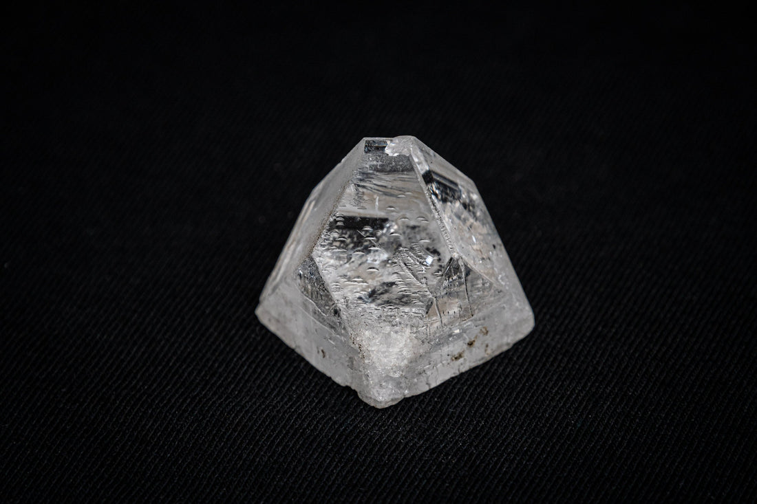 Girasol (Quartz): Grading & Localities