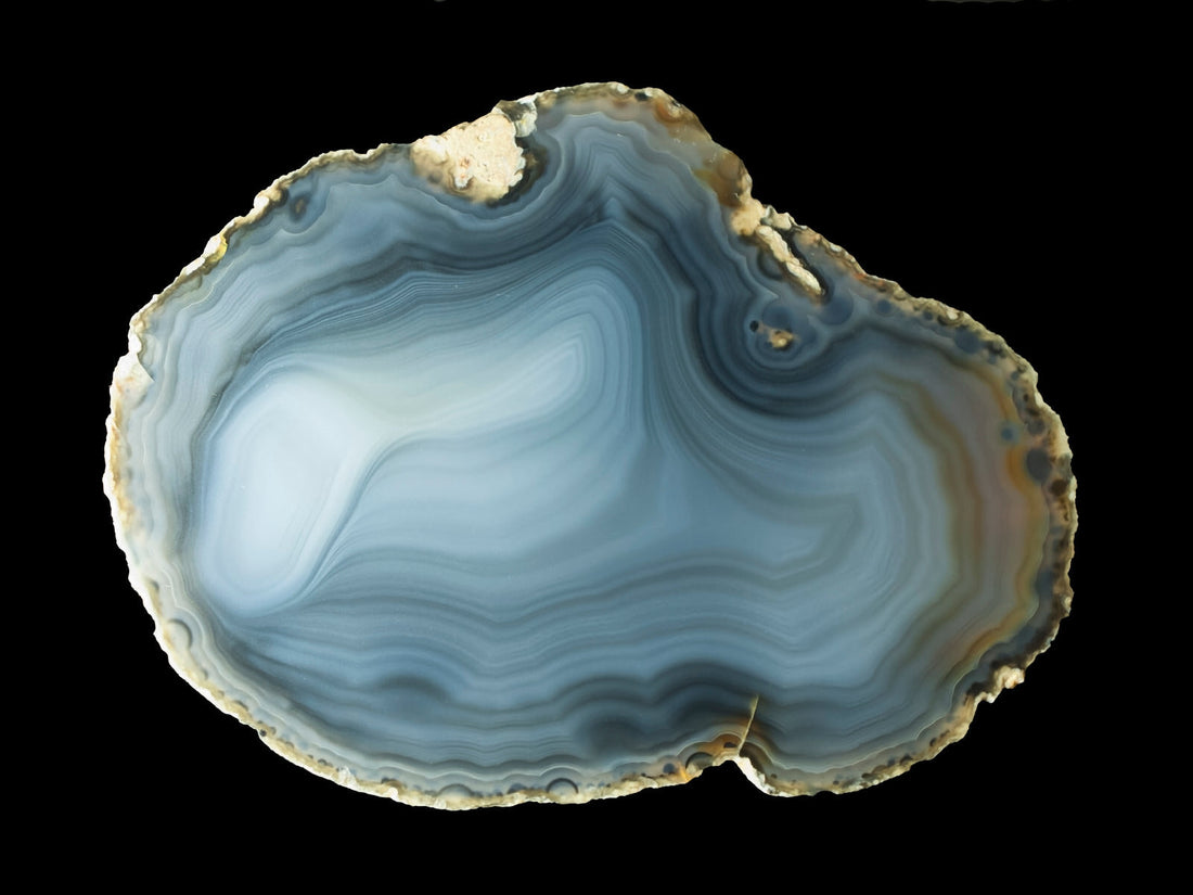 Grey agate: Physical & Optical Characteristics