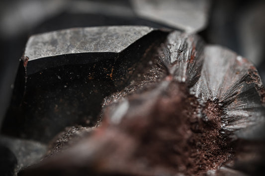 Forge‑Gate of Steady Courage — A Hematite Spell