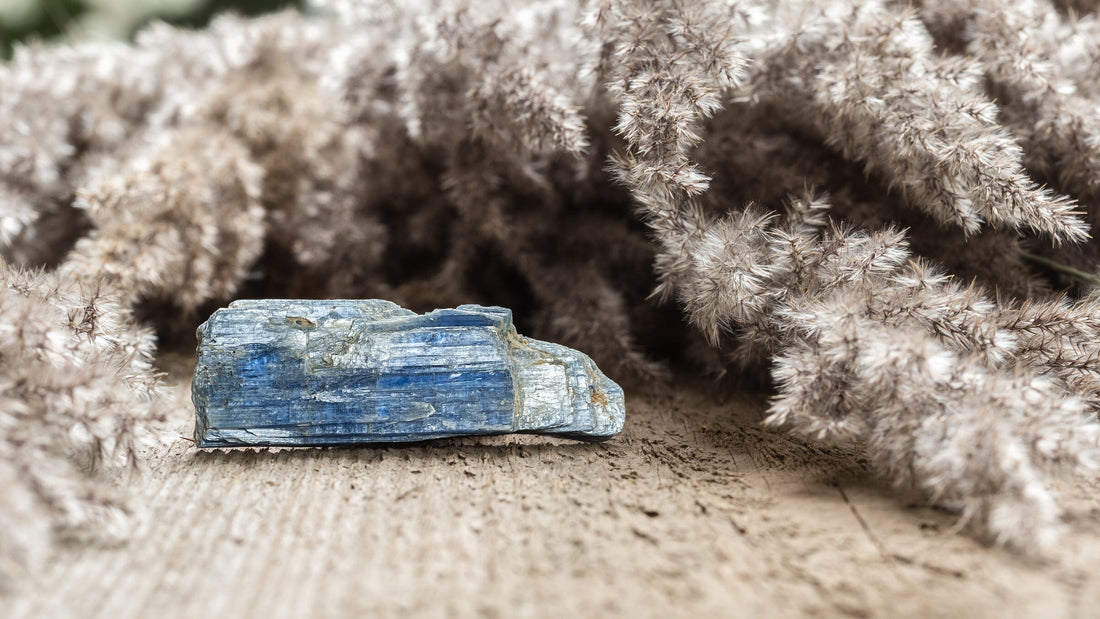Kyanite: Mythical & Magic Uses — A Practical Guide