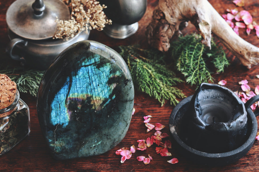 Labradorite: Mythical & Magic Uses — A Practical Guide