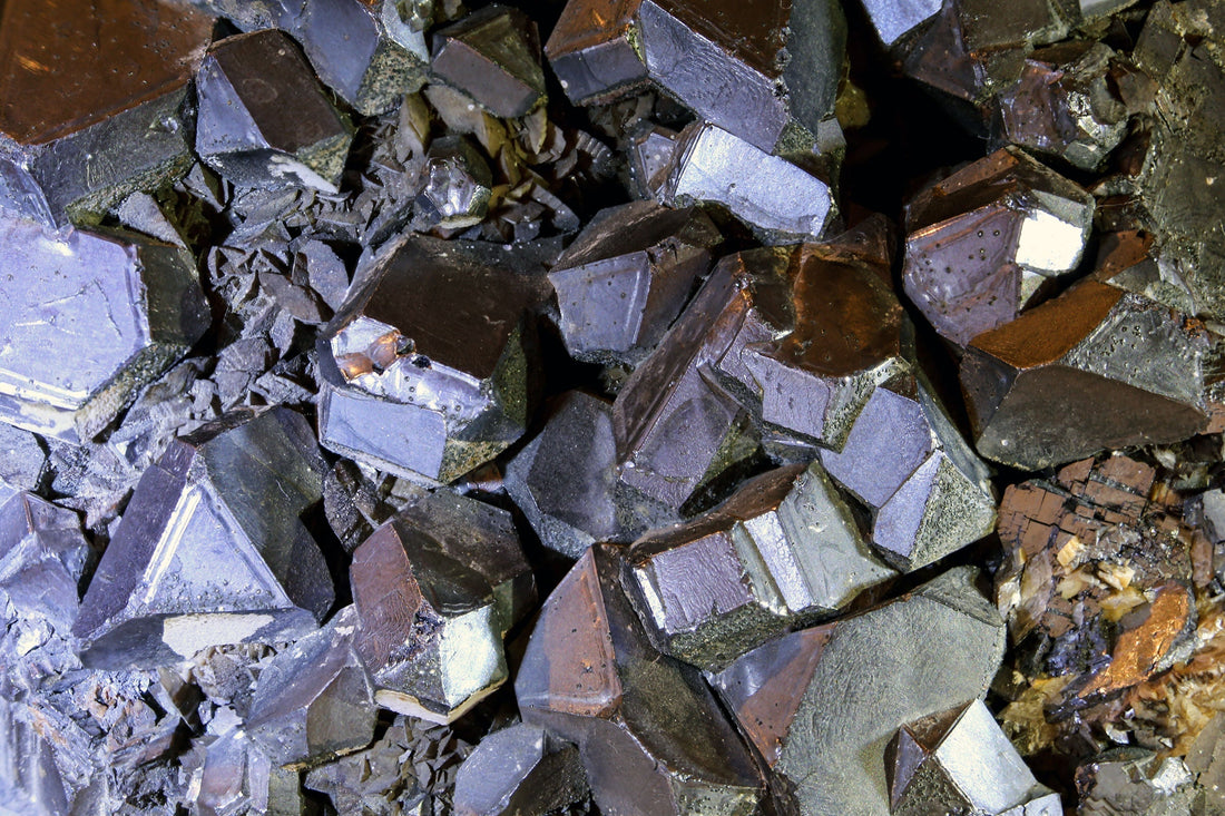 Magnetite (Lodestone): Mythical & Magic Uses — A Practical Guide