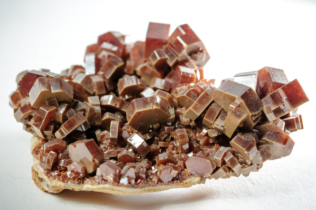 “Six‑Lantern Start” — A Vanadinite Spell for Focus & Follow‑Through