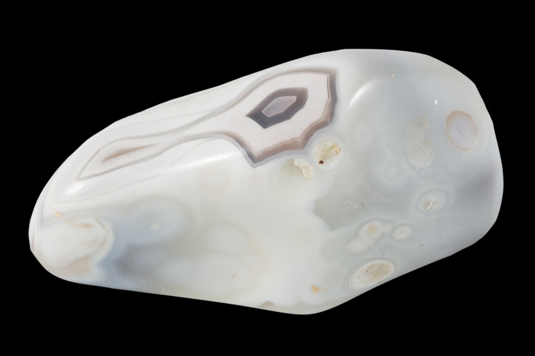 White agate: Grading & Localities