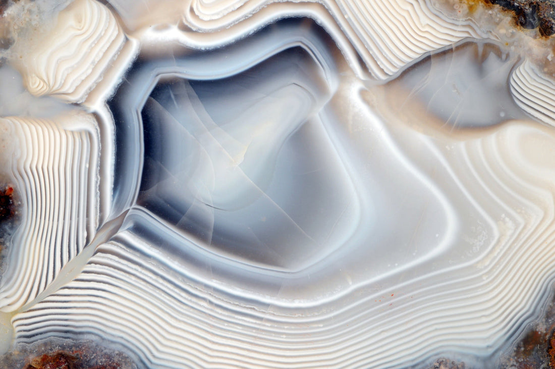White agate: Mythical & Magic Uses (Practical Guide) 