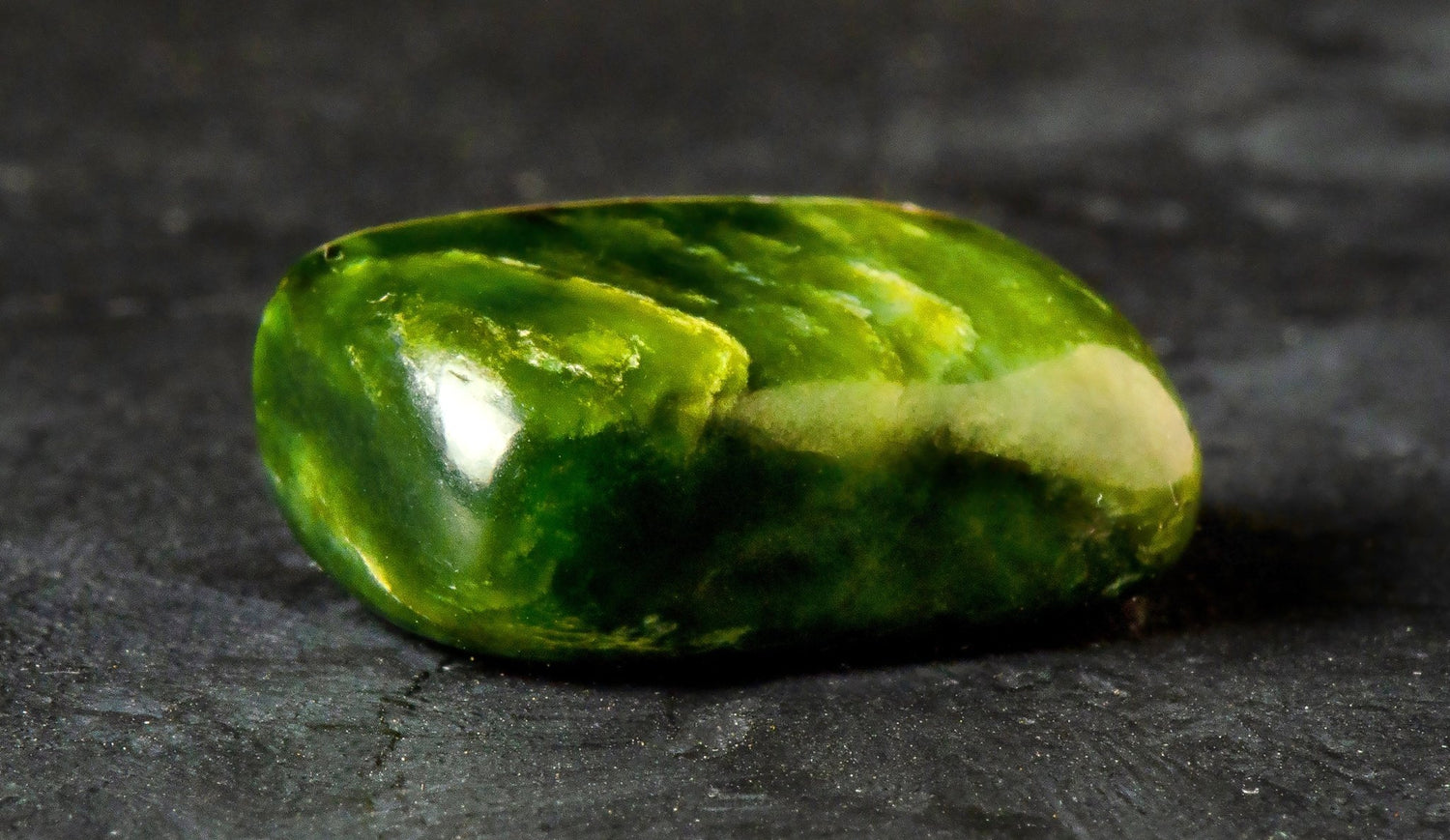 Nephrite - www.Crystals.eu
