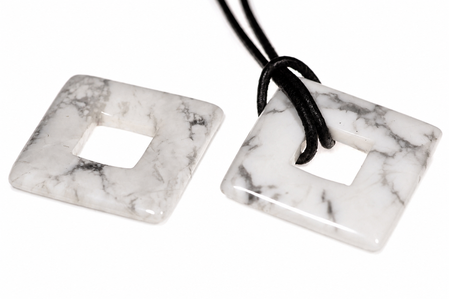 Howlite pendant – Square Donut 28mm