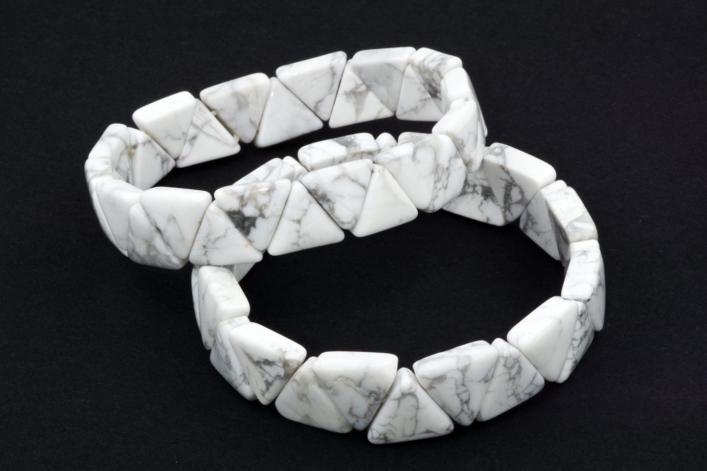 Howlith-Armband – Dreieck