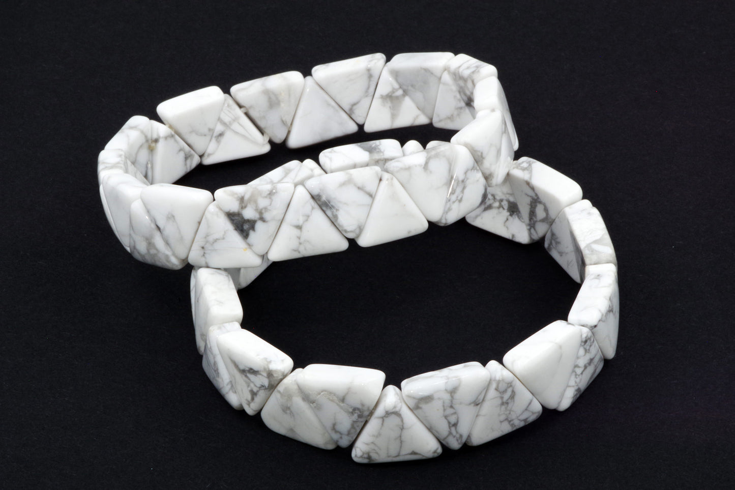 Howlith-Armband – Dreieck