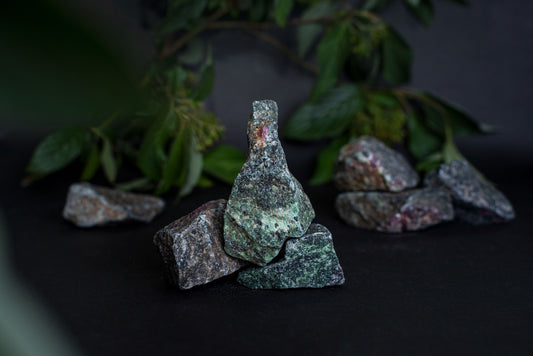 Ruby with zoisite – 8-15 cm - www.Crystals.eu