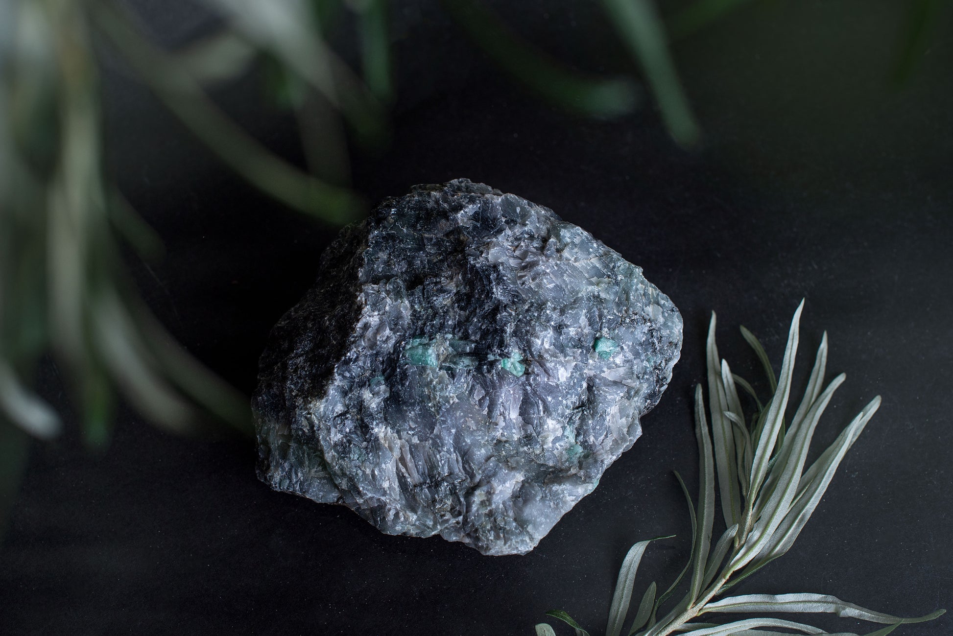 Emerald– 0.2-0.5kg - www.Crystals.eu