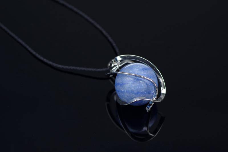Blue quartz pendant sphere – 20mm
