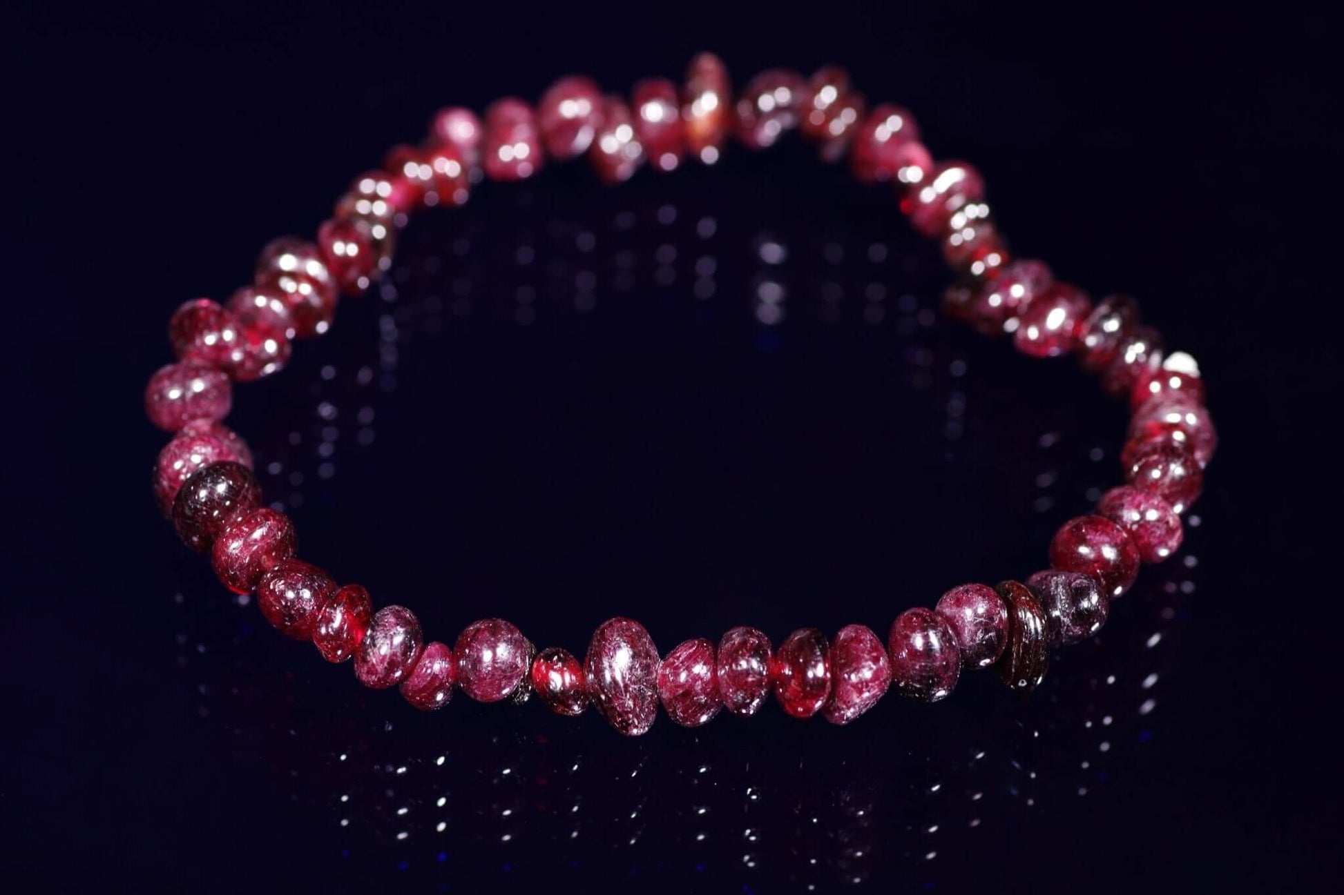 Garnet bracelet – Button