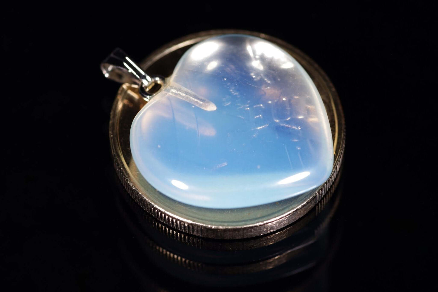 Glass opal pendant – Heart