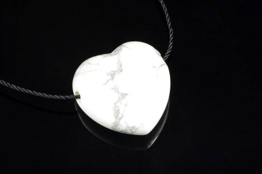 Howlite pendant – Heart