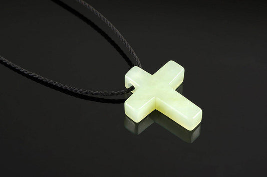 Jade pendant – Cross