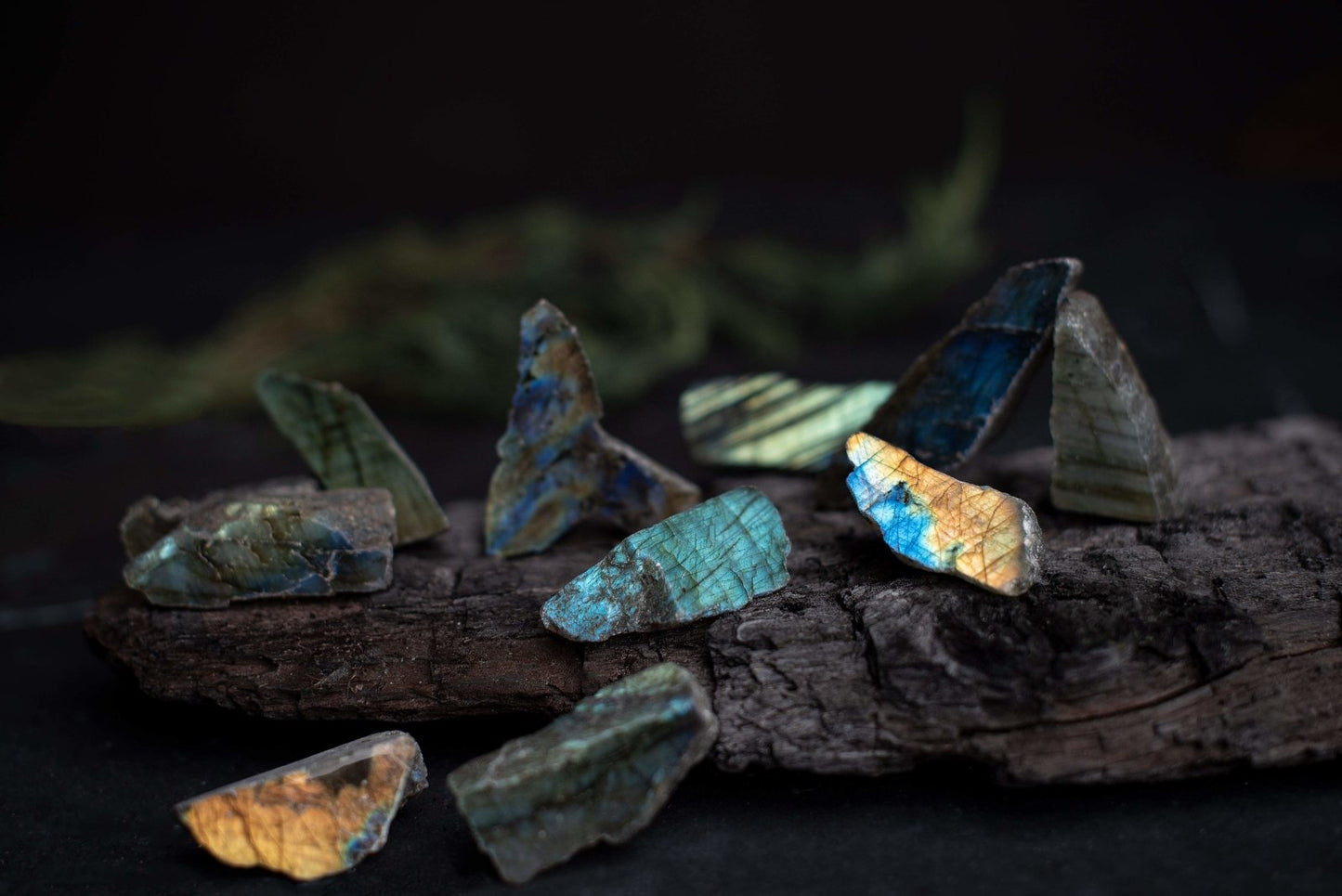 Labradorite – Raw - www.Crystals.eu