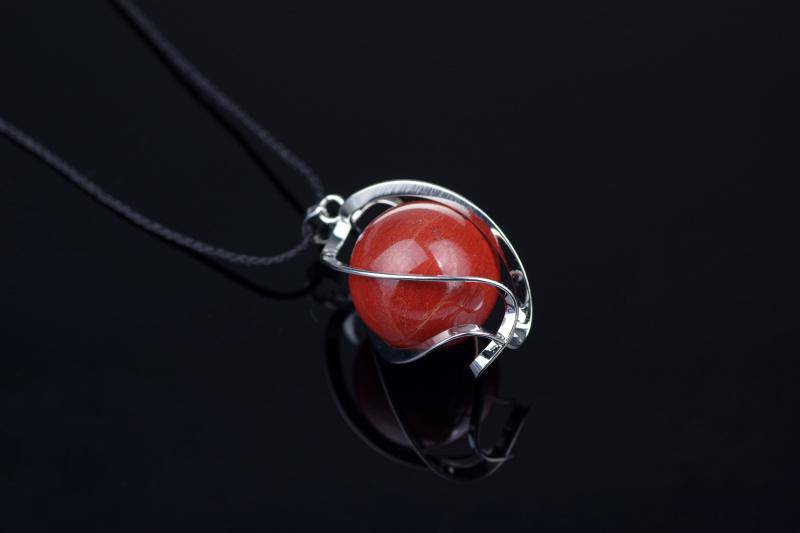 Red jasper pendant sphere – 20mm
