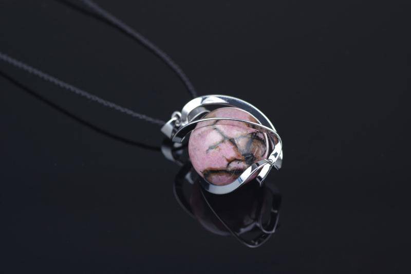 Rhodonite pendant sphere – 20mm