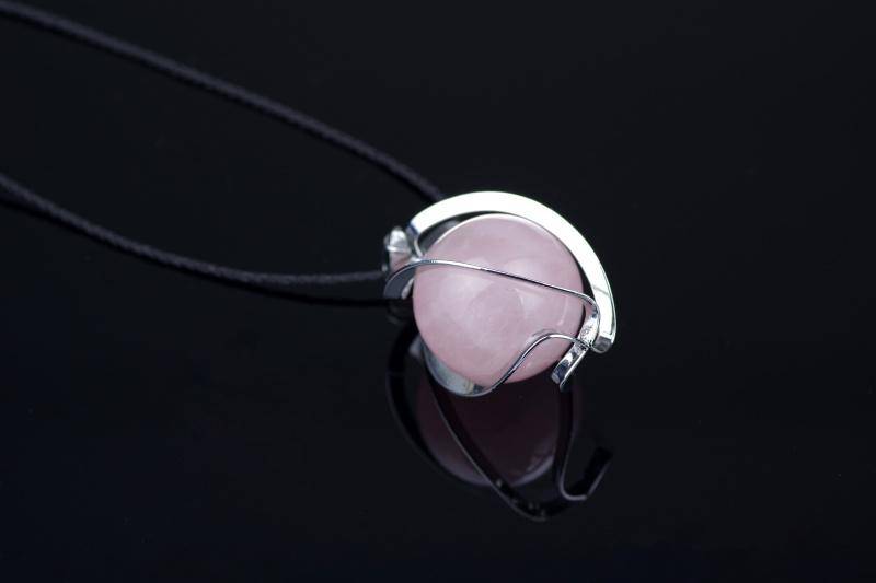 Rose quartz pendant sphere – 20mm