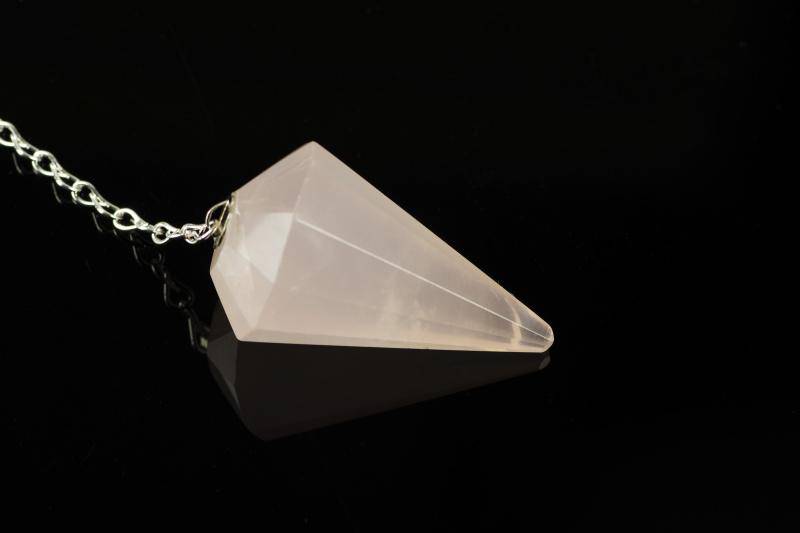 Rose quartz pendulum – Point